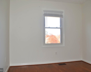 917 Bayridge Terrace - Photo Thumbnail 16