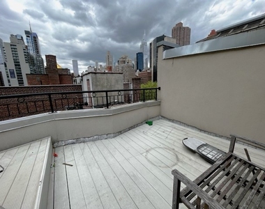 326 East 35th Street - Photo Thumbnail 8