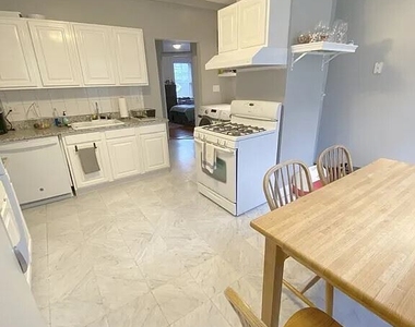 37 Ridgemont St Apt 1e - Photo Thumbnail 3