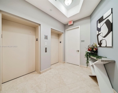 15901 Collins Ave - Photo Thumbnail 19