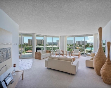 16400 Collins Ave - Photo Thumbnail 1