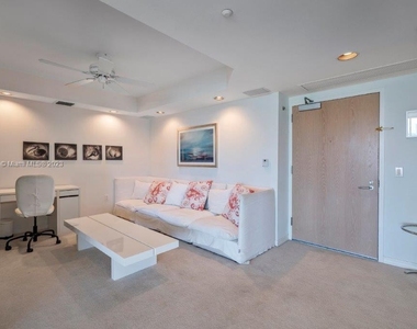 16400 Collins Ave - Photo Thumbnail 20