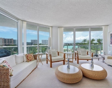 16400 Collins Ave - Photo Thumbnail 2