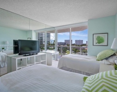 16400 Collins Ave - Photo Thumbnail 10