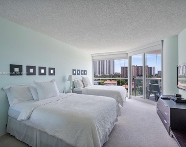 16400 Collins Ave - Photo Thumbnail 13