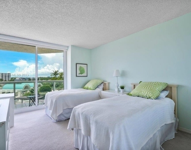 16400 Collins Ave - Photo Thumbnail 9