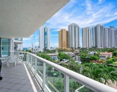 16400 Collins Ave - Photo Thumbnail 22