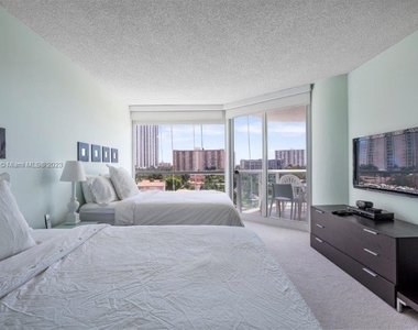 16400 Collins Ave - Photo Thumbnail 14