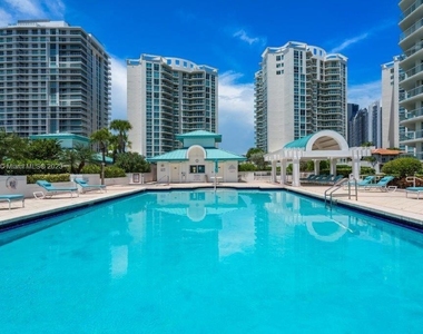 16400 Collins Ave - Photo Thumbnail 25