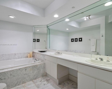 16400 Collins Ave - Photo Thumbnail 17