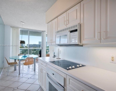 16400 Collins Ave - Photo Thumbnail 7