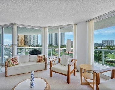 16400 Collins Ave - Photo Thumbnail 3