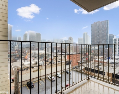 77 W Huron Street - Photo Thumbnail 12