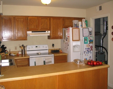 2121 Acklen Ave - Photo Thumbnail 4