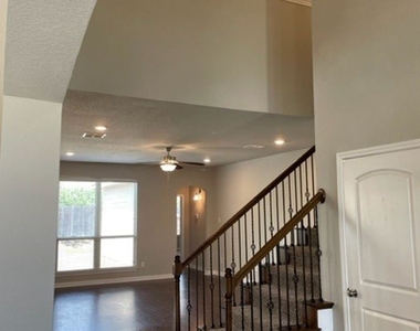 10612 Langham Dr - Photo Thumbnail 3