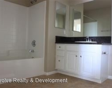 8654 Sunland Blvd - Photo Thumbnail 1