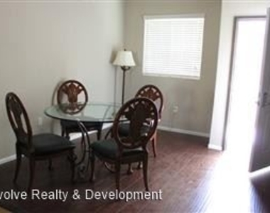 8654 Sunland Blvd - Photo Thumbnail 5