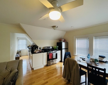 219 Commonwealth Ave - Photo Thumbnail 3