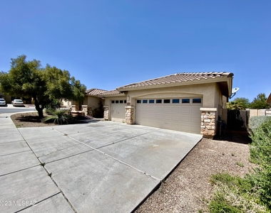 8803 N Yellow Moon Drive - Photo Thumbnail 0