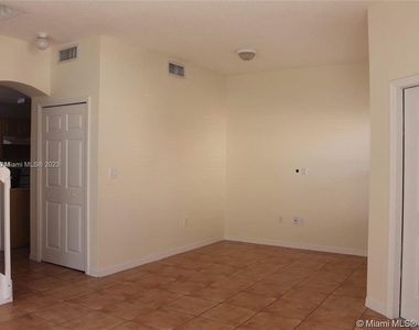 11539 Nw 60th Ter - Photo Thumbnail 1