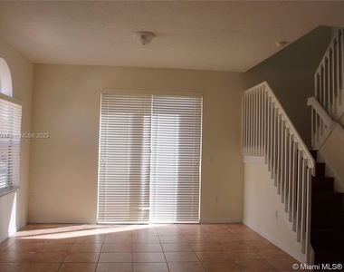 11539 Nw 60th Ter - Photo Thumbnail 2