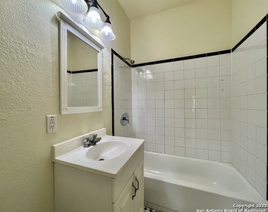 1535 W Woodlawn Ave - Photo Thumbnail 12