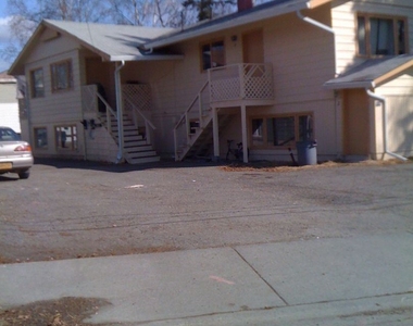 939 Lathrop St - Photo Thumbnail 5