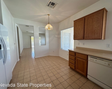 2855 Sapphire Desert Dr - Photo Thumbnail 4