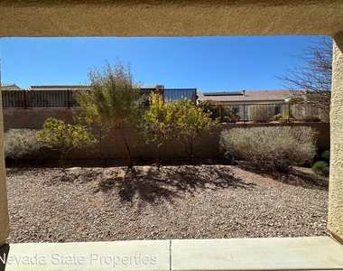 2855 Sapphire Desert Dr - Photo Thumbnail 19