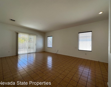 2855 Sapphire Desert Dr - Photo Thumbnail 6