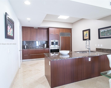 15901 Collins Ave - Photo Thumbnail 16