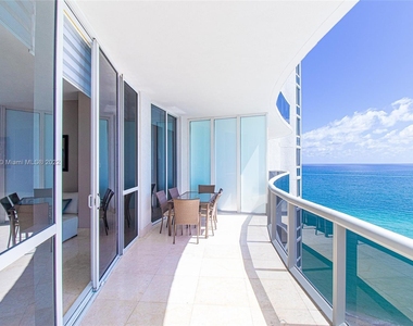 15901 Collins Ave - Photo Thumbnail 6