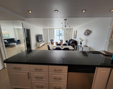 5701 Collins Ave - Photo Thumbnail 17