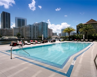 2600 E Hallandale Beach Blvd - Photo Thumbnail 24