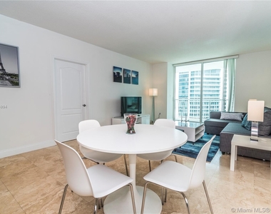 1200 Brickell Bay Dr - Photo Thumbnail 7