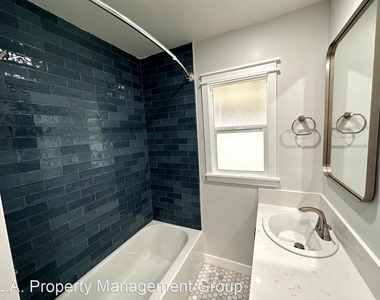 2909 Stockbridge Avenue - Photo Thumbnail 9