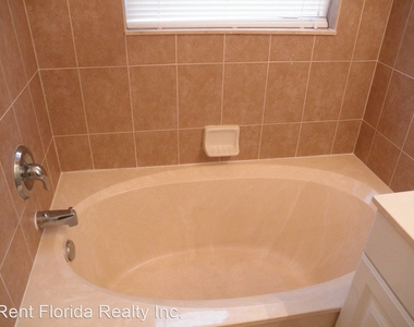 909 Pipers Cay Drive - Photo Thumbnail 7
