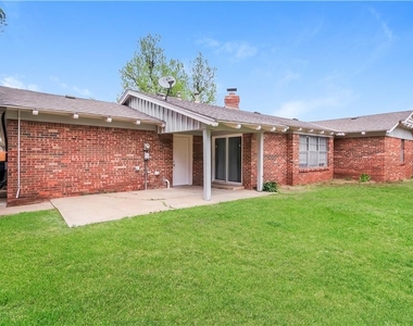 2904 Huntleigh Drive - Photo Thumbnail 13