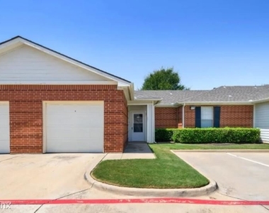 3850 Silverton Cir - Photo Thumbnail 1