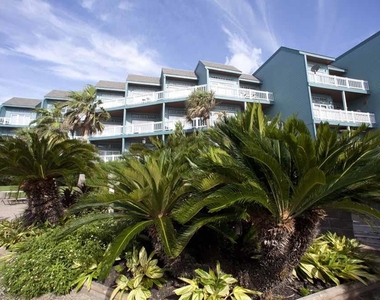 7820 Seawall Blvd - Photo Thumbnail 8