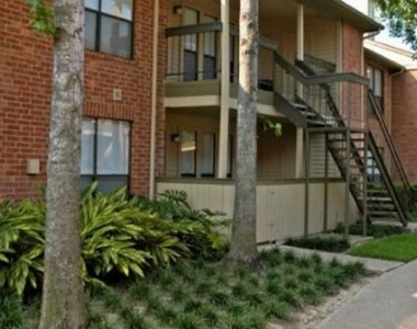 695 Pineloch Drive - Photo Thumbnail 2