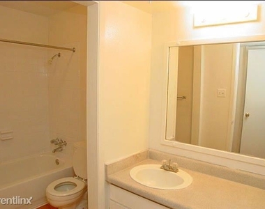 2929 Crossview Dr - Photo Thumbnail 12