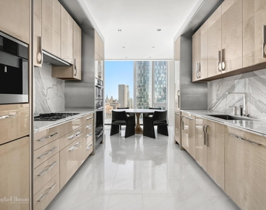 217 W 57th St - Photo Thumbnail 2