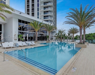 16385 Biscayne Blvd - Photo Thumbnail 22