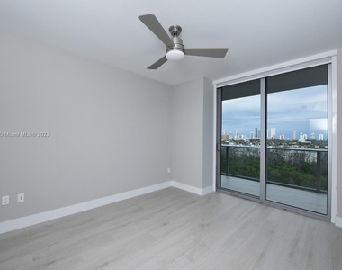 16385 Biscayne Blvd - Photo Thumbnail 7