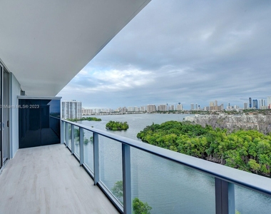 16385 Biscayne Blvd - Photo Thumbnail 12