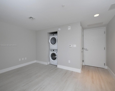 16385 Biscayne Blvd - Photo Thumbnail 11