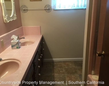 1564 E. Escalon Avenue - Photo Thumbnail 11