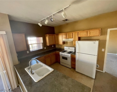 3920 Legend Hills Street - Photo Thumbnail 0