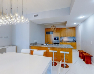 15901 Collins Ave - Photo Thumbnail 5